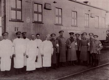 Санэпидемотряд Красного Креста на железной дороге.